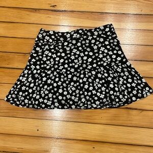 Stradivarius mini skort - floral design - Size USA 6 EUR 38